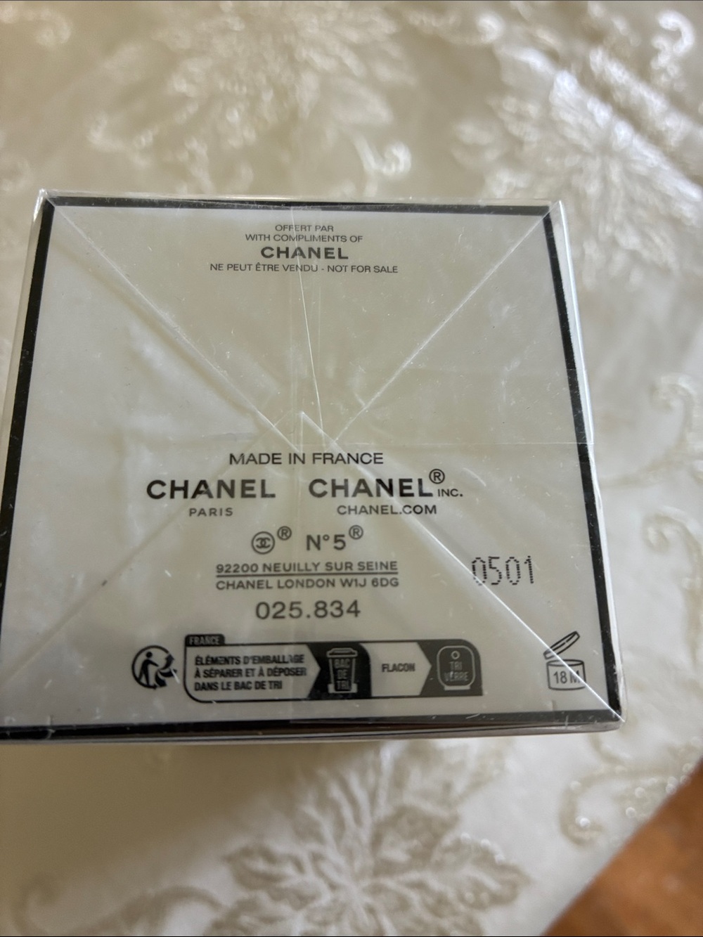 CHANEL Beige & Black N°5 Body Oil New and in shrink wrap package - Picture 2 of 2